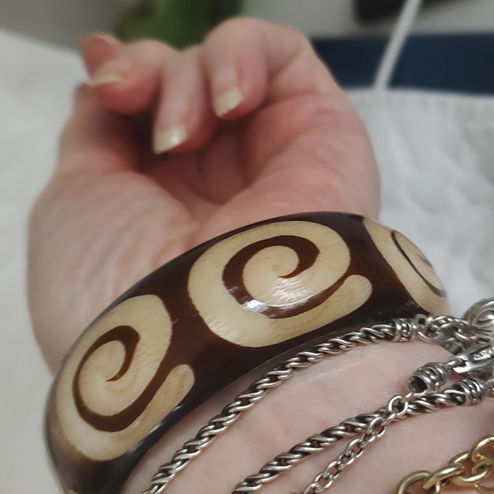 Beautiful Bangle - Picture 5 of 6